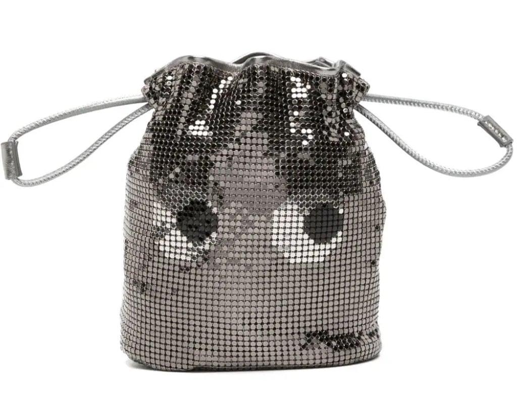 Eyes Crossbody Bag最能代表品牌特色，拼接眼睛圖案俏皮可愛，是很受歡迎的英國必買名牌包